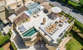 Vivienda pareada de lujo totalmente reformada, en primera línea de golf, en venta en La Quinta, Marbella - Benahavís 804507 
