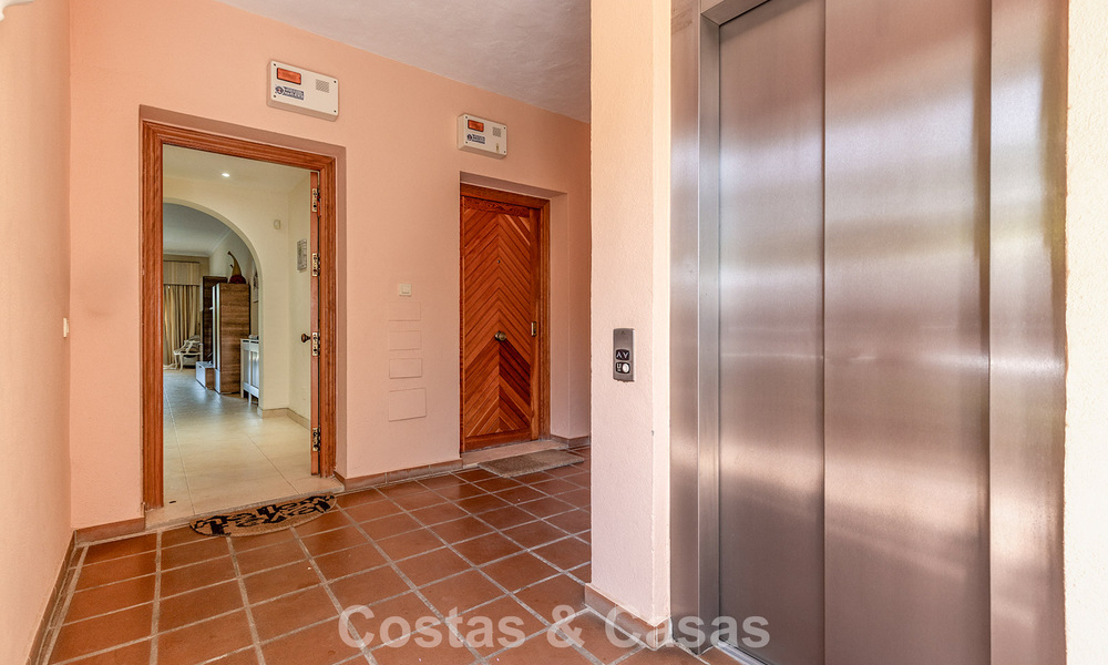 Apartamento en planta baja en venta a solo 50 metros de la playa en la New Golden Mile, entre Marbella y Estepona 804511