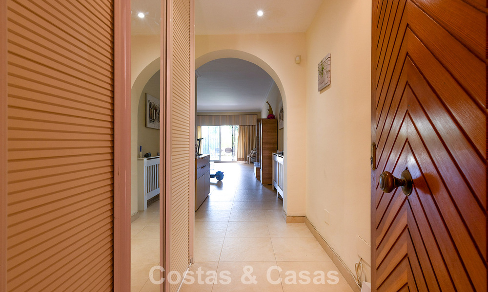 Apartamento en planta baja en venta a solo 50 metros de la playa en la New Golden Mile, entre Marbella y Estepona 804514