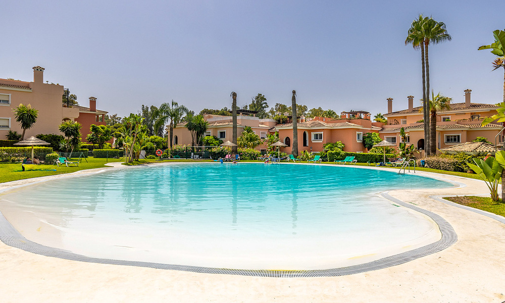 Apartamento en planta baja en venta a solo 50 metros de la playa en la New Golden Mile, entre Marbella y Estepona 804516