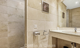 Apartamento en planta baja en venta a solo 50 metros de la playa en la New Golden Mile, entre Marbella y Estepona 804528 