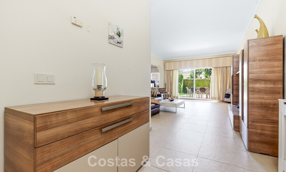 Apartamento en planta baja en venta a solo 50 metros de la playa en la New Golden Mile, entre Marbella y Estepona 804540