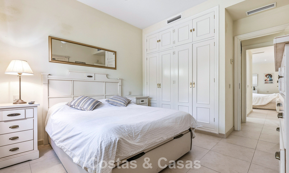 Apartamento en planta baja en venta a solo 50 metros de la playa en la New Golden Mile, entre Marbella y Estepona 804548