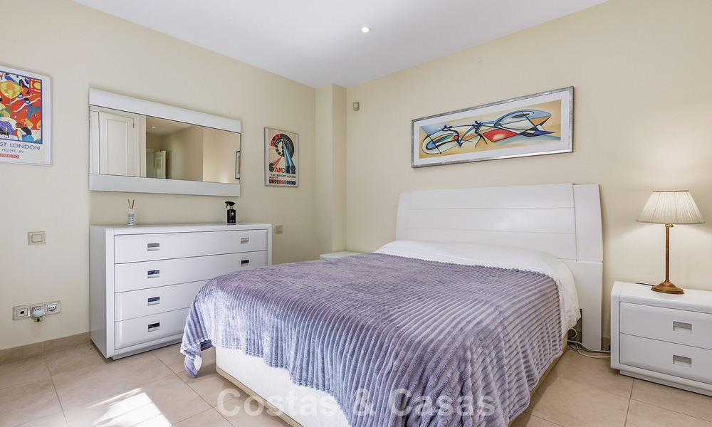 Apartamento en planta baja en venta a solo 50 metros de la playa en la New Golden Mile, entre Marbella y Estepona 804549