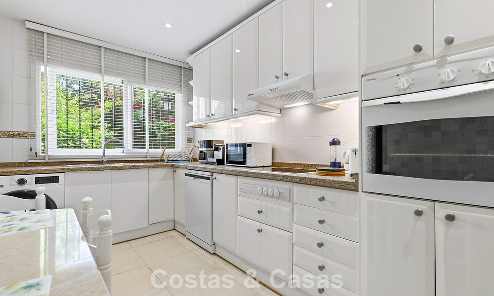 Apartamento en planta baja en venta a solo 50 metros de la playa en la New Golden Mile, entre Marbella y Estepona 804556