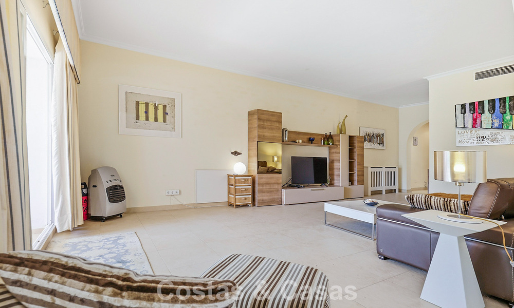 Apartamento en planta baja en venta a solo 50 metros de la playa en la New Golden Mile, entre Marbella y Estepona 804557