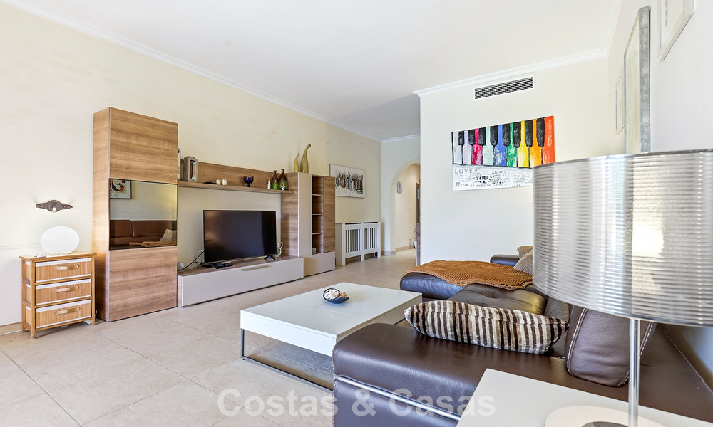 Apartamento en planta baja en venta a solo 50 metros de la playa en la New Golden Mile, entre Marbella y Estepona 804558
