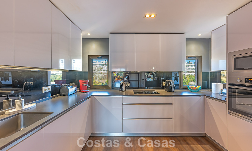 Ático dúplex espacioso con espectacular terraza en la azotea en Venta en Atalaya, Nueva Milla de Oro, Estepona 804651