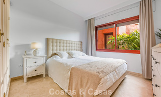Prestigioso apartamento en planta baja con jardín en venta en un complejo en primera línea de playa entre Marbella y Estepona 804964 