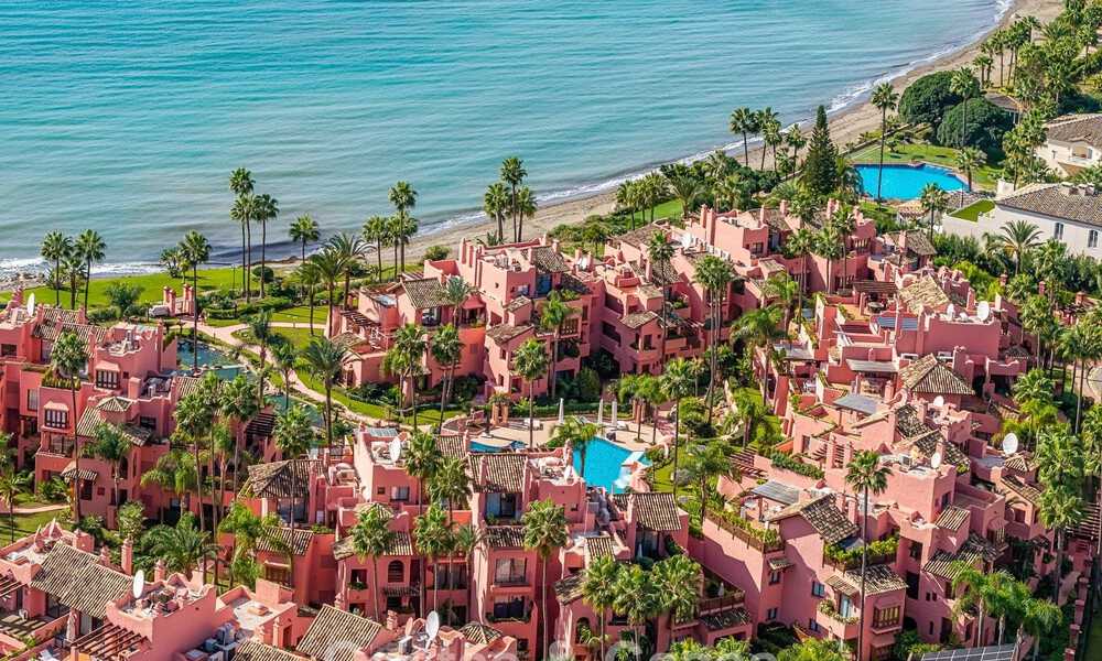 Apartamento contemporáneo reformado con vistas abiertas al mar en venta en la Nueva Milla de Oro, entre Marbella y Estepona 804678