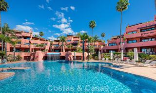 Apartamento contemporáneo reformado con vistas abiertas al mar en venta en la Nueva Milla de Oro, entre Marbella y Estepona 804679 
