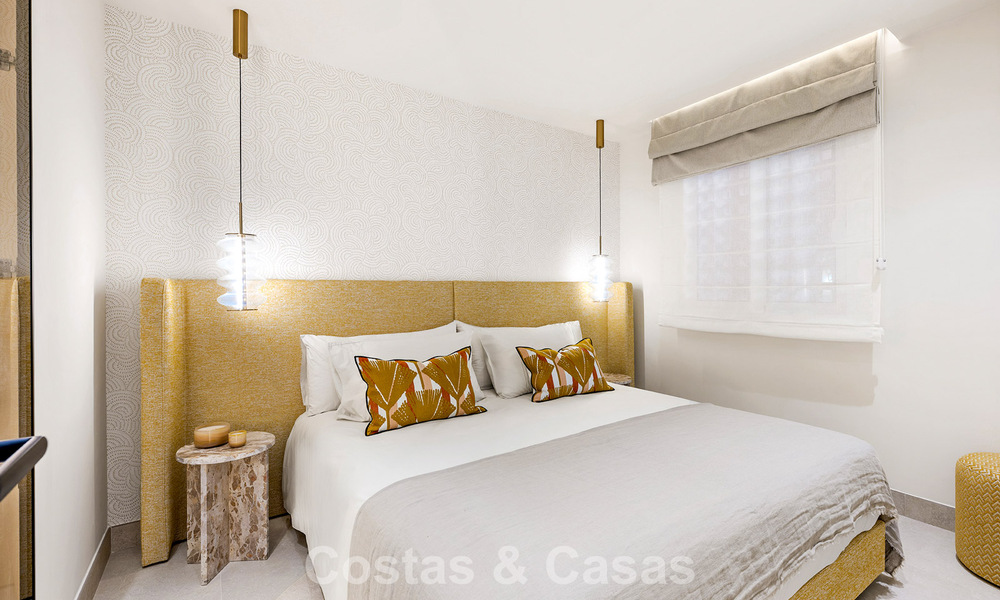Apartamento contemporáneo reformado con vistas abiertas al mar en venta en la Nueva Milla de Oro, entre Marbella y Estepona 804683