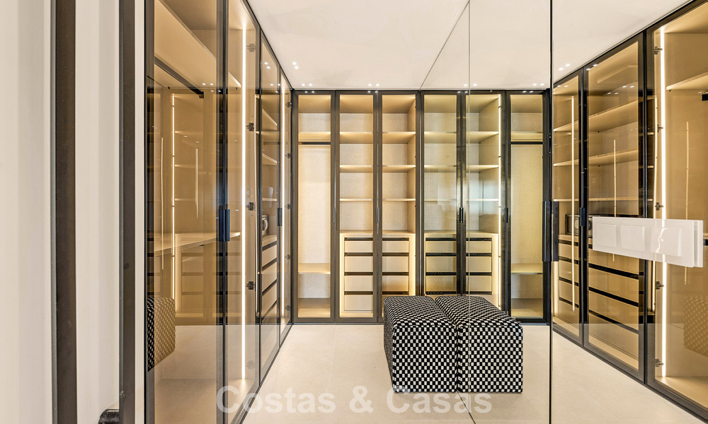 Apartamento contemporáneo reformado con vistas abiertas al mar en venta en la Nueva Milla de Oro, entre Marbella y Estepona 804687