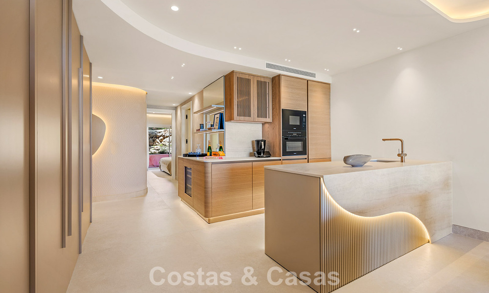 Apartamento contemporáneo reformado con vistas abiertas al mar en venta en la Nueva Milla de Oro, entre Marbella y Estepona 804689