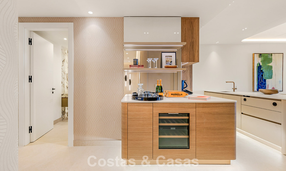 Apartamento contemporáneo reformado con vistas abiertas al mar en venta en la Nueva Milla de Oro, entre Marbella y Estepona 804690