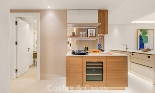 Apartamento contemporáneo reformado con vistas abiertas al mar en venta en la Nueva Milla de Oro, entre Marbella y Estepona 804690 