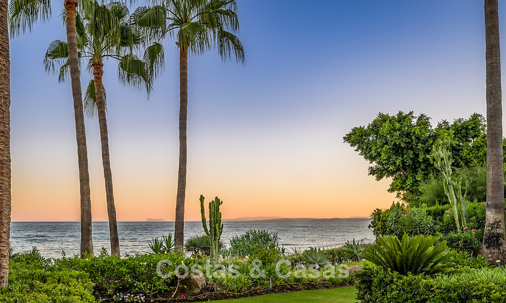 Apartamento contemporáneo reformado con vistas abiertas al mar en venta en la Nueva Milla de Oro, entre Marbella y Estepona 804705