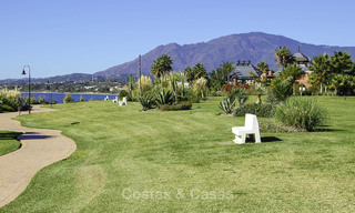 Apartamento contemporáneo reformado con vistas abiertas al mar en venta en la Nueva Milla de Oro, entre Marbella y Estepona 804882 