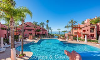 Apartamento contemporáneo reformado con vistas abiertas al mar en venta en la Nueva Milla de Oro, entre Marbella y Estepona 804887 