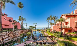 Apartamento contemporáneo reformado con vistas abiertas al mar en venta en la Nueva Milla de Oro, entre Marbella y Estepona 804889 
