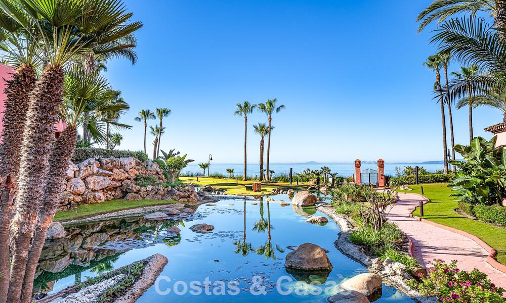Apartamento contemporáneo reformado con vistas abiertas al mar en venta en la Nueva Milla de Oro, entre Marbella y Estepona 804890