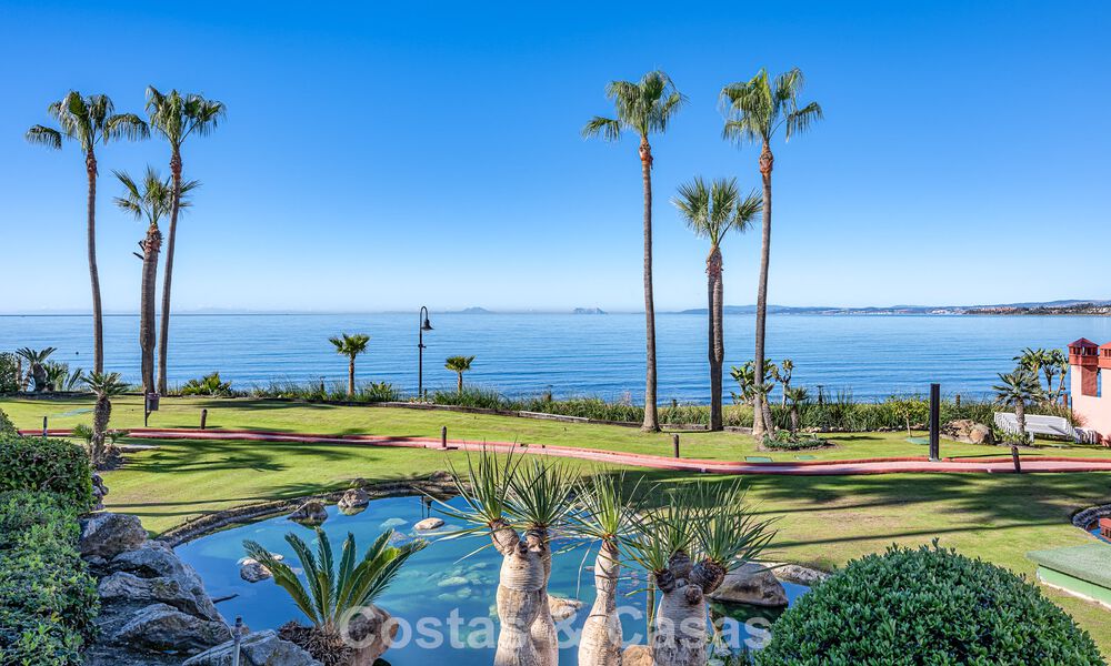 Apartamento contemporáneo reformado con vistas abiertas al mar en venta en la Nueva Milla de Oro, entre Marbella y Estepona 804891