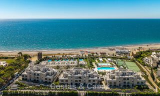 Apartamento con vistas al mar en un complejo en primera línea de playa en la Nueva Milla de Oro - Marbella - Estepona 804707 