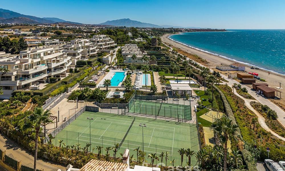 Apartamento con vistas al mar en un complejo en primera línea de playa en la Nueva Milla de Oro - Marbella - Estepona 804708