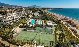 Apartamento con vistas al mar en un complejo en primera línea de playa en la Nueva Milla de Oro - Marbella - Estepona 804708 