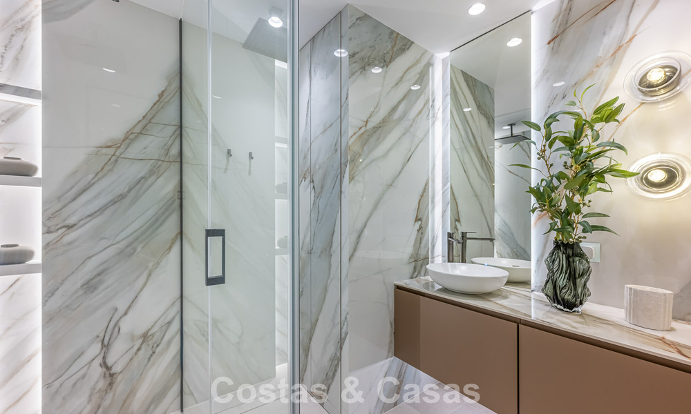 Apartamento con vistas al mar en un complejo en primera línea de playa en la Nueva Milla de Oro - Marbella - Estepona 804710