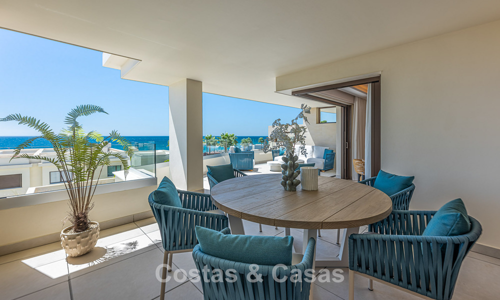 Apartamento con vistas al mar en un complejo en primera línea de playa en la Nueva Milla de Oro - Marbella - Estepona 804718