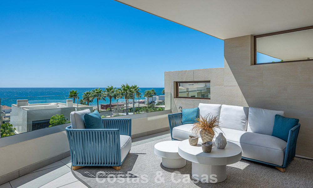 Apartamento con vistas al mar en un complejo en primera línea de playa en la Nueva Milla de Oro - Marbella - Estepona 804719