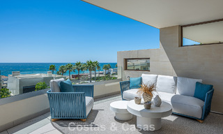 Apartamento con vistas al mar en un complejo en primera línea de playa en la Nueva Milla de Oro - Marbella - Estepona 804719 