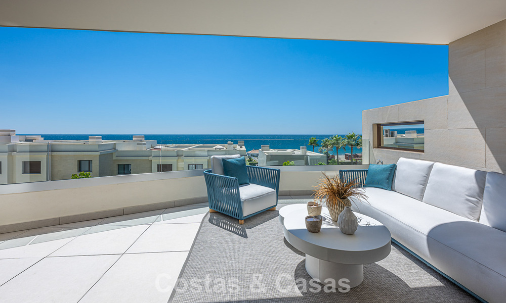 Apartamento con vistas al mar en un complejo en primera línea de playa en la Nueva Milla de Oro - Marbella - Estepona 804720