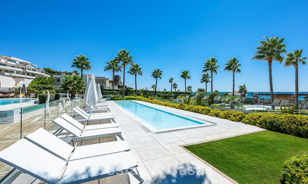 Apartamento con vistas al mar en un complejo en primera línea de playa en la Nueva Milla de Oro - Marbella - Estepona 804727