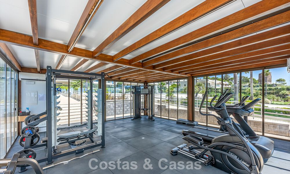 Apartamento con vistas al mar en un complejo en primera línea de playa en la Nueva Milla de Oro - Marbella - Estepona 804730
