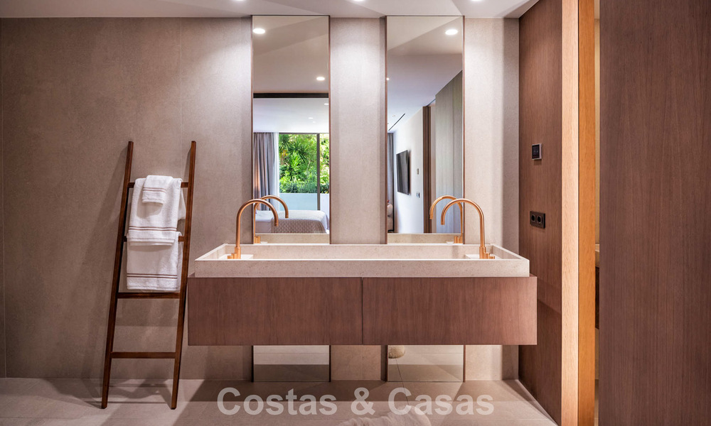 Ático dúplex de lujo con atractiva terraza en la azotea en venta en la prestigiosa Milla de Oro de Marbella 804739