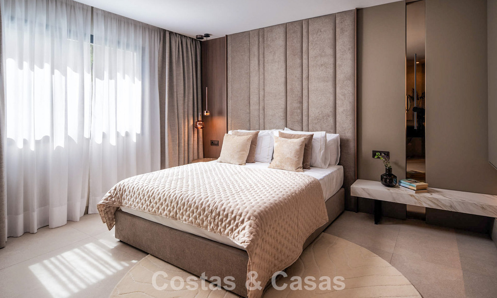 Ático dúplex de lujo con atractiva terraza en la azotea en venta en la prestigiosa Milla de Oro de Marbella 804743