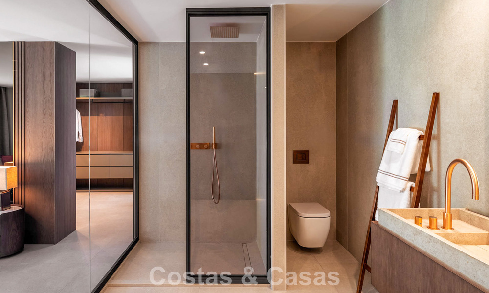 Ático dúplex de lujo con atractiva terraza en la azotea en venta en la prestigiosa Milla de Oro de Marbella 804749