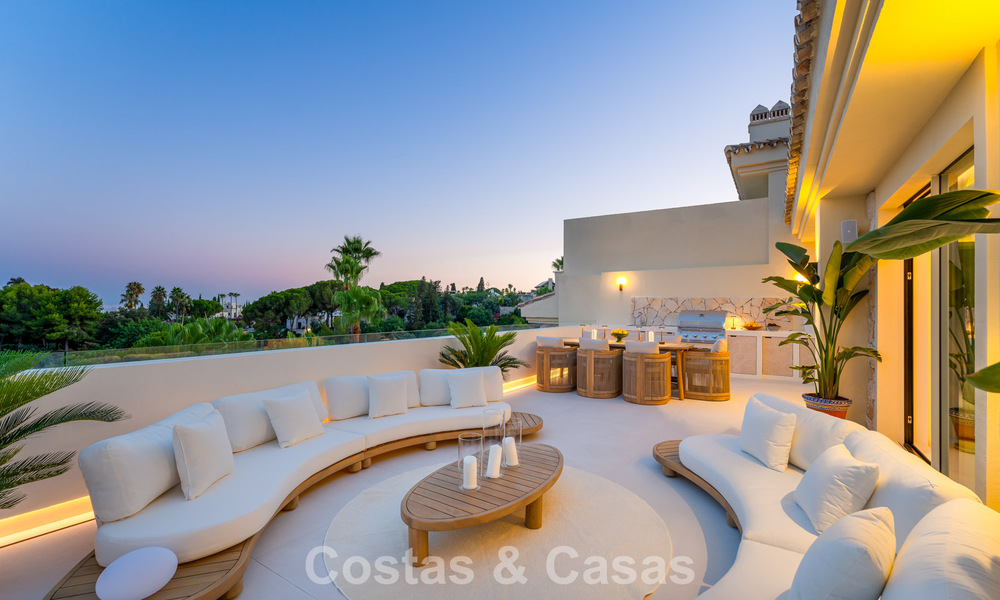 Lujoso ático contemporáneo reformado con vistas panorámicas al mar en Sierra Blanca, en la Milla de Oro de Marbella 804798