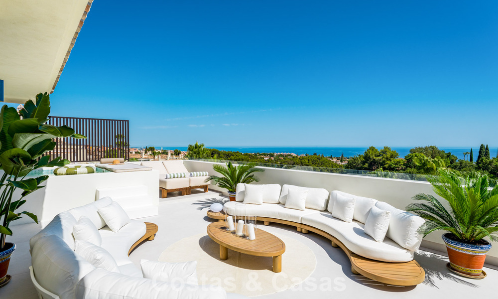 Lujoso ático contemporáneo reformado con vistas panorámicas al mar en Sierra Blanca, en la Milla de Oro de Marbella 804803