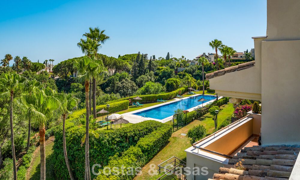 Lujoso ático contemporáneo reformado con vistas panorámicas al mar en Sierra Blanca, en la Milla de Oro de Marbella 804806