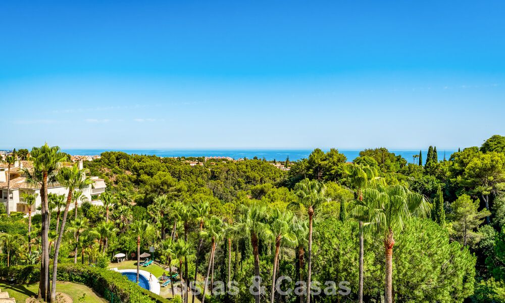 Lujoso ático contemporáneo reformado con vistas panorámicas al mar en Sierra Blanca, en la Milla de Oro de Marbella 804807