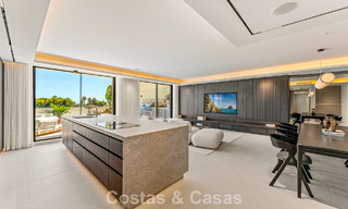 Lujoso ático contemporáneo reformado con vistas panorámicas al mar en Sierra Blanca, en la Milla de Oro de Marbella 804808 