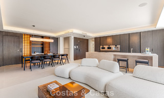 Lujoso ático contemporáneo reformado con vistas panorámicas al mar en Sierra Blanca, en la Milla de Oro de Marbella 804813 