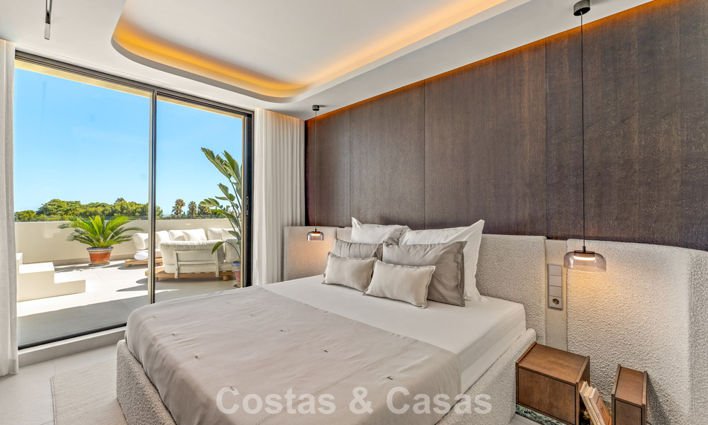 Lujoso ático contemporáneo reformado con vistas panorámicas al mar en Sierra Blanca, en la Milla de Oro de Marbella 804814