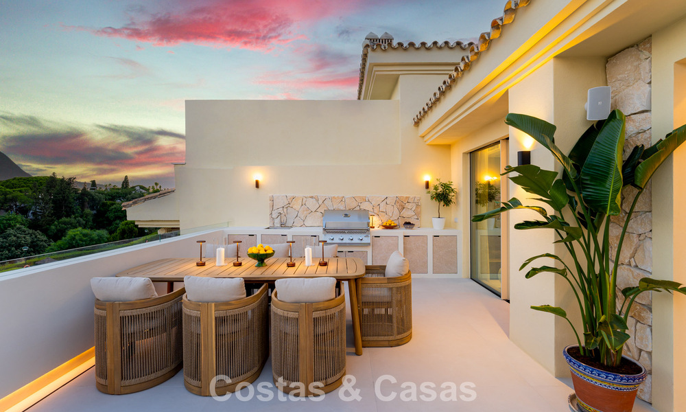 Lujoso ático contemporáneo reformado con vistas panorámicas al mar en Sierra Blanca, en la Milla de Oro de Marbella 804832