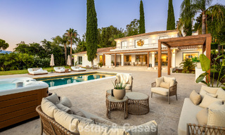 Villa española con interior moderno y un gran jardín en venta en la Nueva Milla de Oro en Benahavís entre Marbella y Estepona 804837 