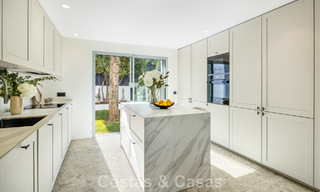 Villa española con interior moderno y un gran jardín en venta en la Nueva Milla de Oro en Benahavís entre Marbella y Estepona 804843 