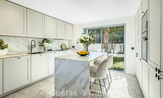 Villa española con interior moderno y un gran jardín en venta en la Nueva Milla de Oro en Benahavís entre Marbella y Estepona 804844 